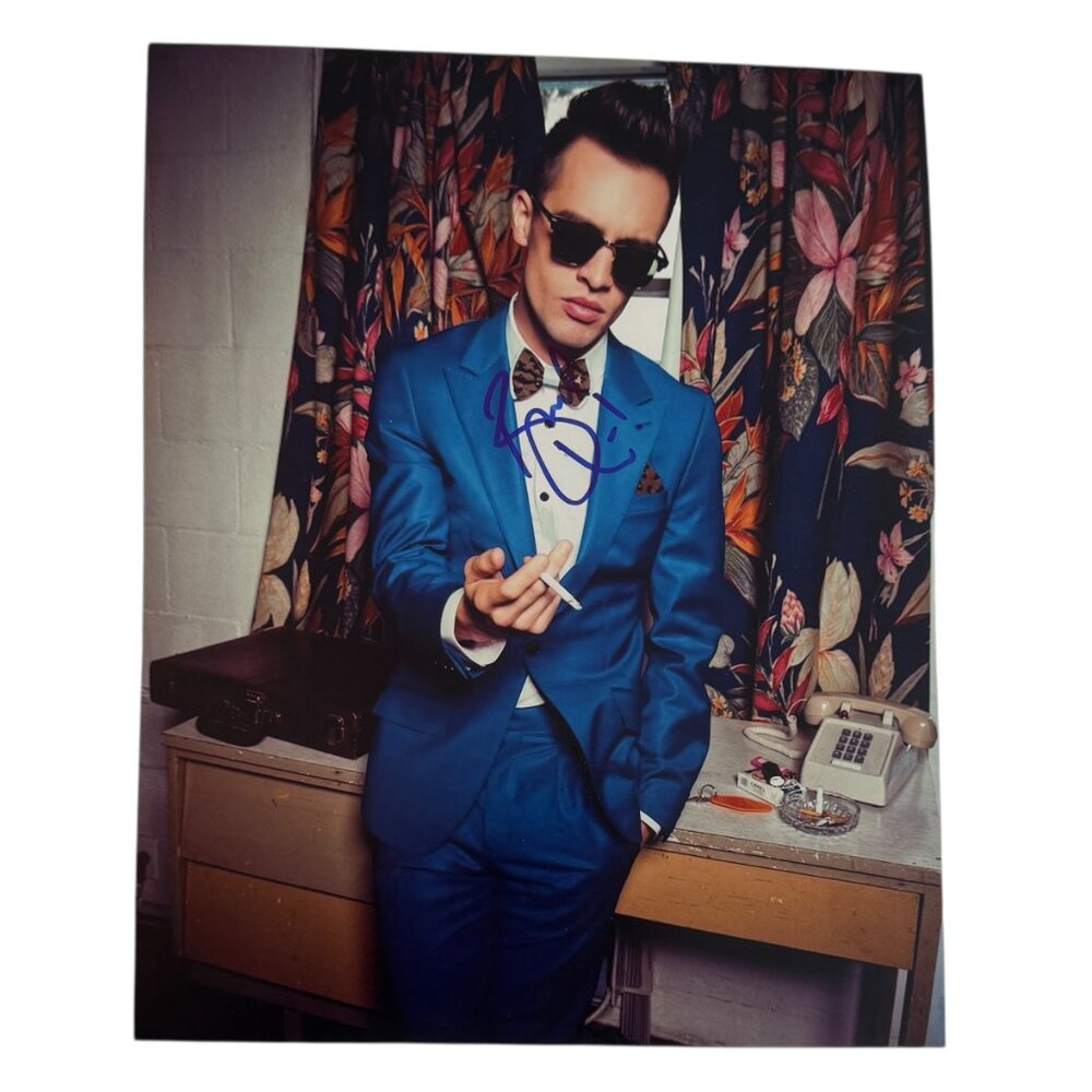 Brendon Urie Signed 8x10 Panic! At the Disco‎ Authentic Autograph 21Graph Cert